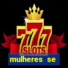mulheres se exibindo ao vivo
